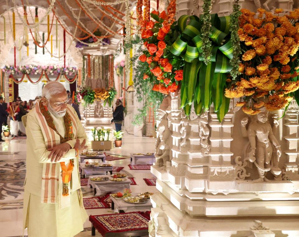 Narendra Modi en el nuevo templo