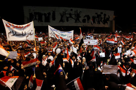 Supporters of Iraqi Shi'ite cleric Moqtada al-Sadr gather during a protest calling for neutrality during the ongoing tensions between neighbouring Iran and the USA, at Tahrir square in Baghdad, Iraq May 24, 2019. REUTERS/Khalid Al-Mousily