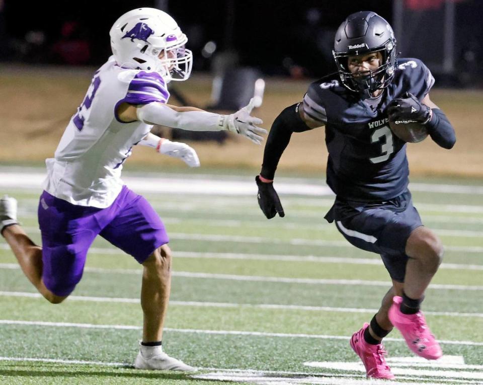 Timberview quarterback Cameron Bates (3) runs past the outstretched arms of Sunset defensive back Joel Gonzalez (12) in the first half of a UIL football game at Vernon Newsom Stadium in Mansfield, Texas, Thursday, Oct. 19, 2023.