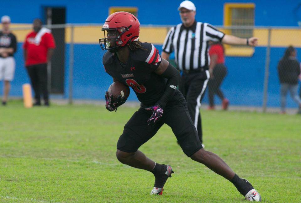 Munroe senior corner back Makari Vickers (8) returns a punt in a game against NEFI on Aug. 18, 2022, at Corry Field. The Bobcats won, 40-0.