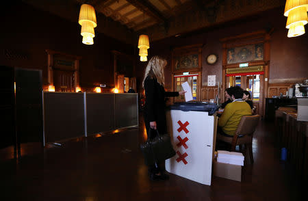 A Dutch voter casts her ballot in the European elections at the Central Station in Amsterdam, Netherlands May 23, 2019. REUTERS/Eva Plevier