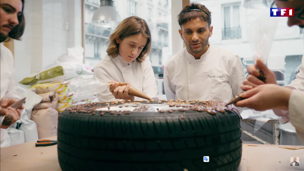 Capture d’écran de la nouvelle parodie de Malik Bentalha, dans la peau de Cédric Grollet.