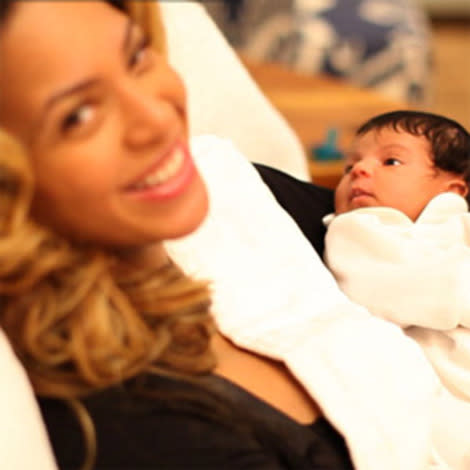 Beyonce breastfeeding Blue Ivy