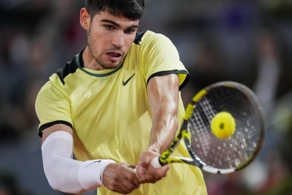 Carlos Alcaraz, of Spain, returns the ball to Andrey Rublev, of Russia, during the Mutua Madrid Open tennis tournament in Madrid, Wednesday, May 1, 2024. (AP Photo/Manu Fernandez)