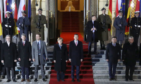 Poland's Prime Minister Mateusz Morawiecki and Germany's Chancellor Angela Merkel attend a welcoming ceremony at the Chancellery of the Prime Minister in Warsaw, Poland, March 19, 2018. Agencja Gazeta/Slawomir Kaminski via REUTERS