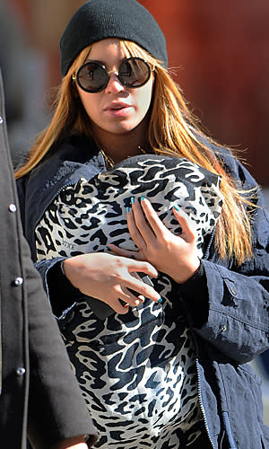 The next day Beyonce took her daughter for a solo stroll. (Doug Meszler/Splash News)