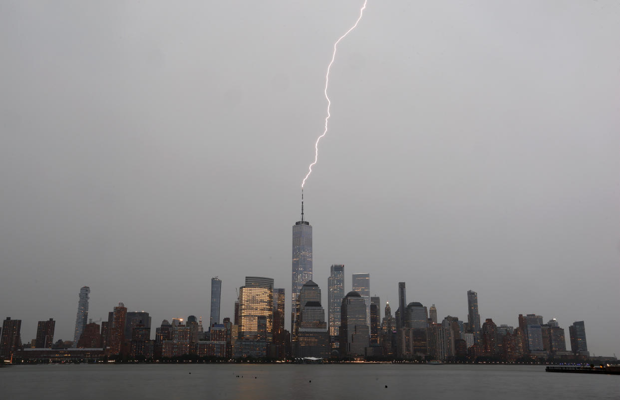 A new storm is brewing over New York City's dirty electricity.  (Photo: Gary Hershorn via Getty Images)