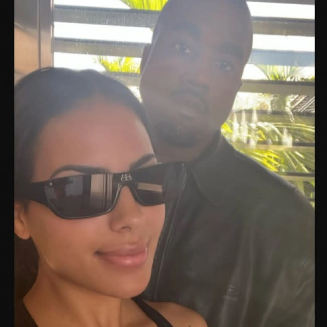 Chaney en el selfie que ha compartido con Kanye credit:Bang Showbiz