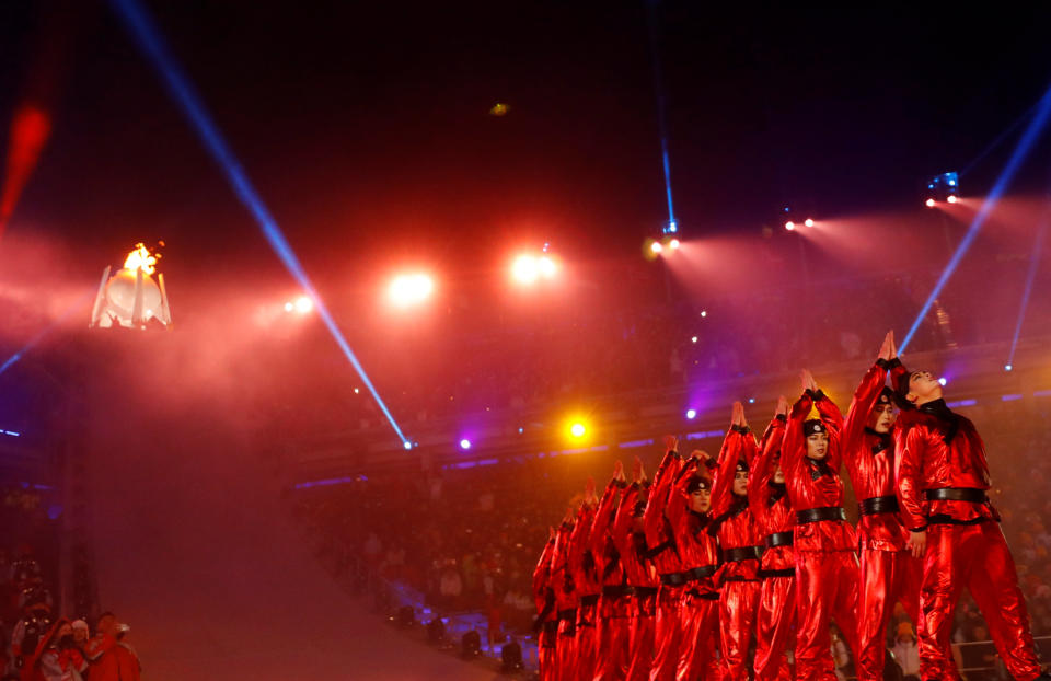 <p>Artists perform during the opening ceremony. REUTERS/Kai Pfaffenbach </p>