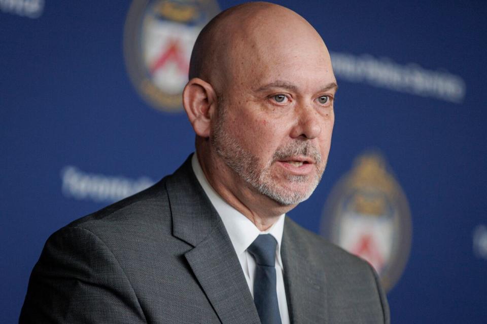 Toronto police Det.-Sgt. Steve Smith updates the media with news of an arrest in a decades-old cold case, at police headquarters, in Toronto, on Nov. 28, 2022.