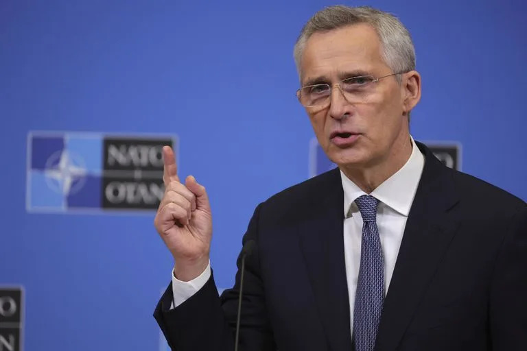 El secretario general de la OTAN, Jens Stoltenberg, habla durante una conferencia de prensa en la sede de la alianza militar en Bruselas, el lunes 13 de febrero de 2023. (Foto AP/Olivier Matthys)