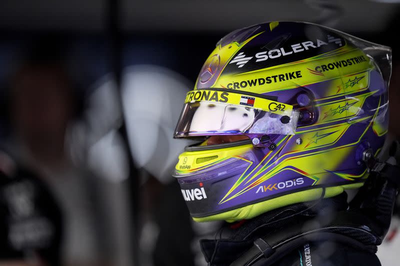 Foto del sábado del piloto de Mercedes Lewis Hamilton tras la práctica previa a la clasificación para el GP de Canadá.