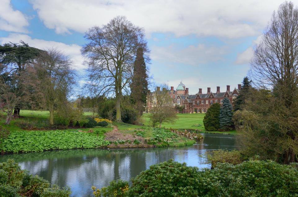 3) Sandringham Gardens