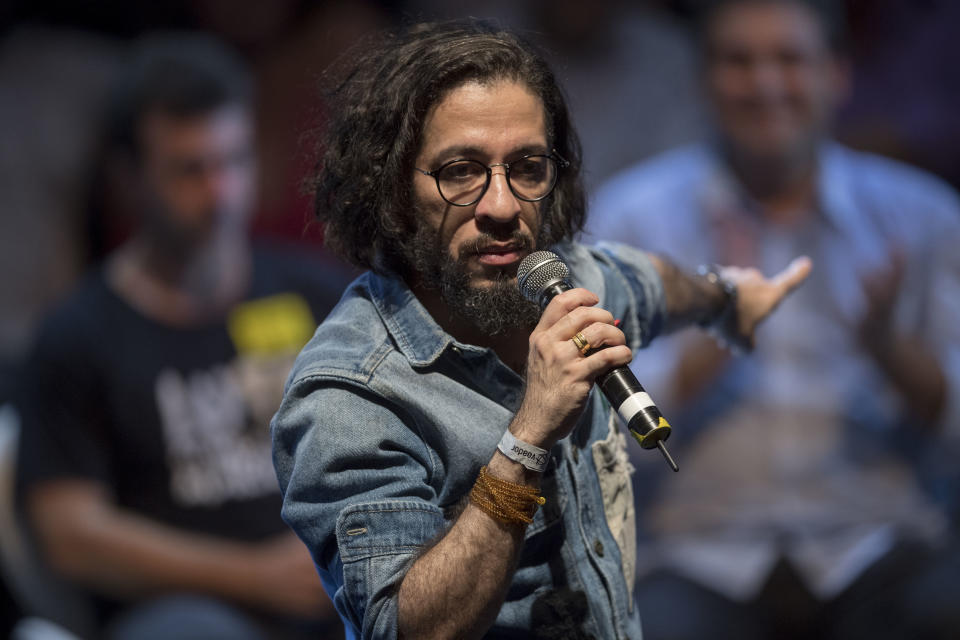 Jean Wyllys speaks during a rally of Brazilian leftist parties at Circo Voador in Rio de Janeiro on April 2, 2018. (Photo: MAURO PIMENTEL via Getty Images)