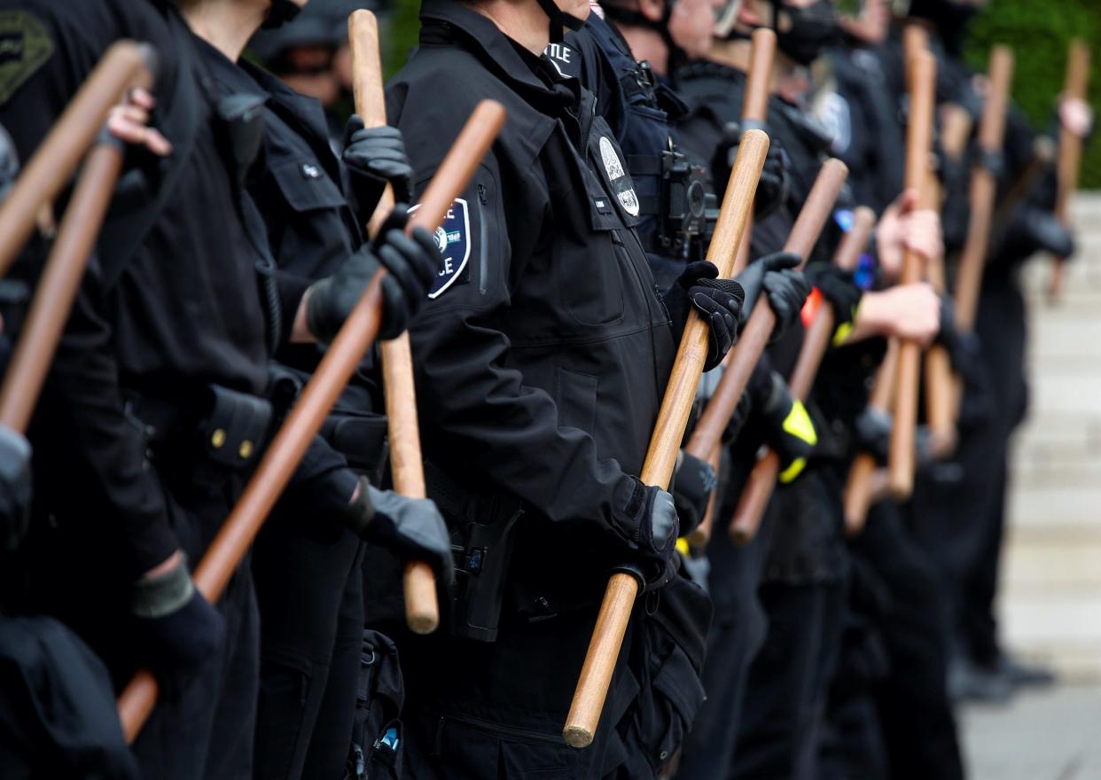 police protest batons