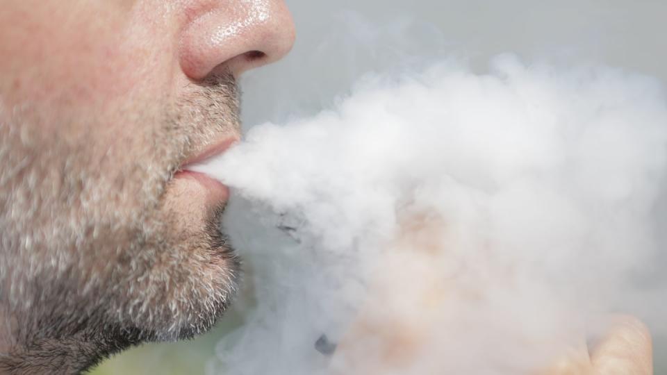 Die WHO definiert E-Zigaretten als Geräte, in denen Flüssigkeiten erhitzt werden. Die entstehenden Aerosole werden inhaliert.