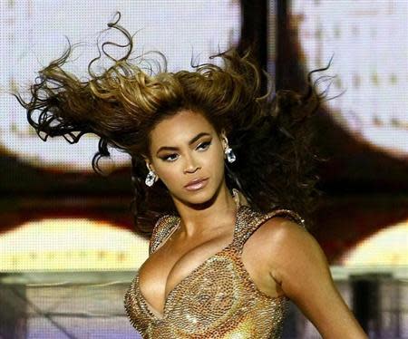 U.S. singer Beyonce performs during a concert in Lima February 16, 2010. REUTERS/Andina/Handout