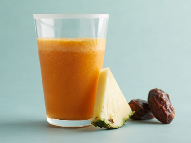 March: Carrot-Pineapple Smoothie