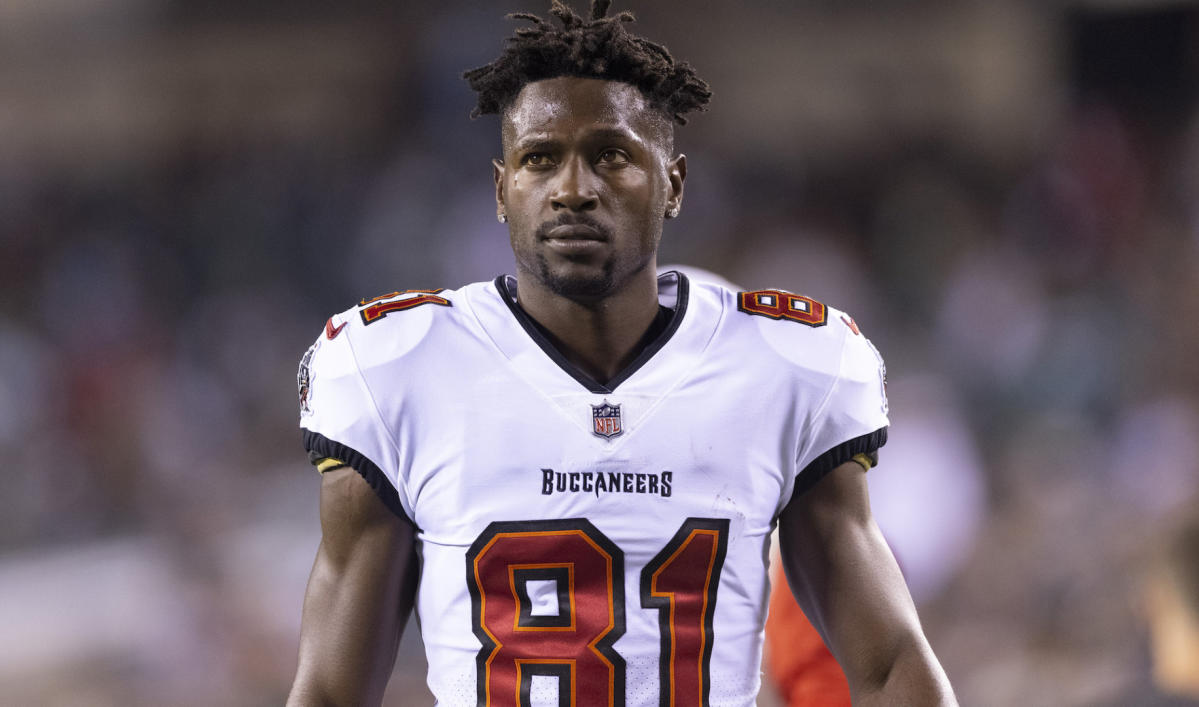 Antonio Brown goes on Twitter rant after exposing himself in Dubai