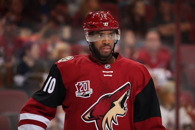 GLENDALE, AZ - OCTOBER 01: Anthony Duclair #10 of the Arizona Coyotes during the preseason NHL game against Anaheim Ducks at Gila River Arena on October 1, 2016 in Glendale, Arizona. The Coyotes defeated the Ducks 3-2 in overtime. (Photo by Christian Petersen/Getty Images)