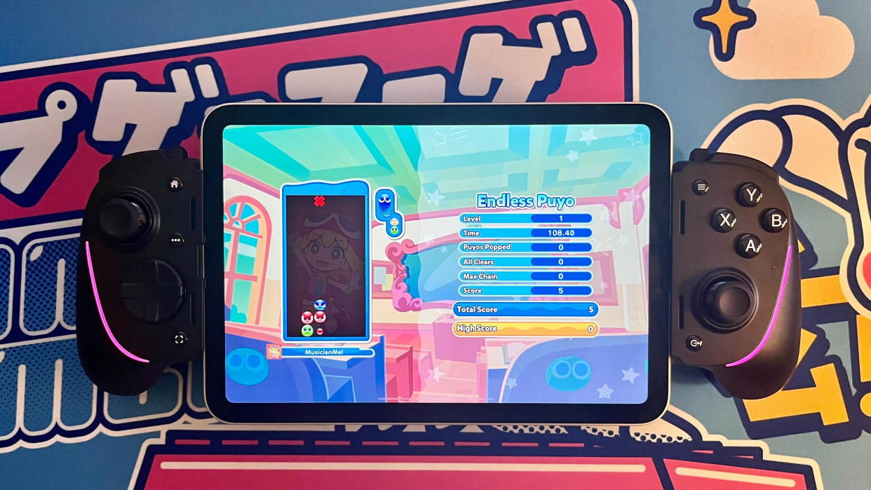  The Razer Kishi Ultra being used to play Puyo Puyo on an iPad mini. 