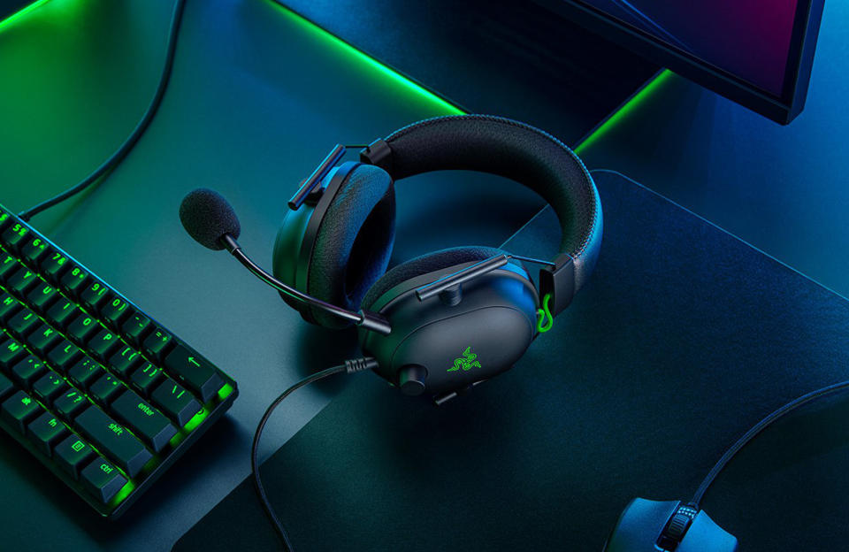 Razer BlackShark V2 for the Engadget 2021 Holiday Gift Guide.
