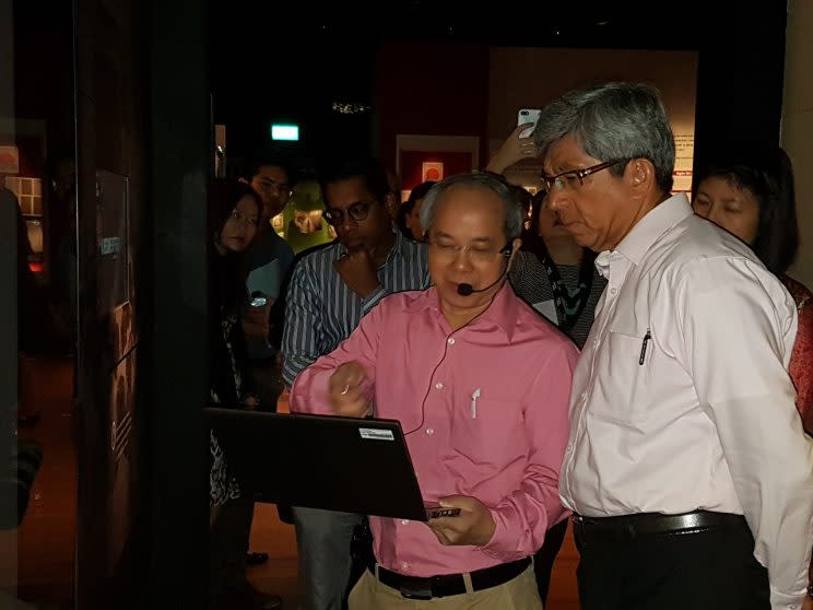 Minister Yaacob Ibrahim (right) being briefed by Chng Yak Hock, Assistant Conservator, Archives Conservation Lab, National Archives of Singapore. (Yahoo Singapore photo: Safhras Khan)