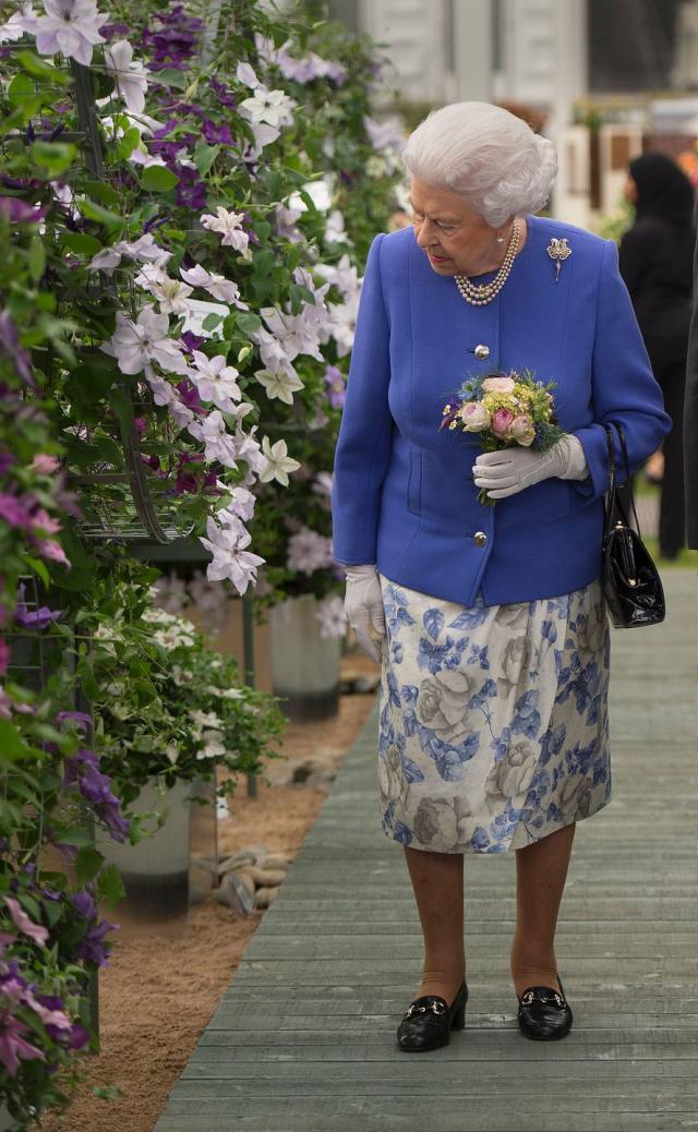 See Queen Elizabeth's Bright Pink Ensemble at Chelsea Flower Show