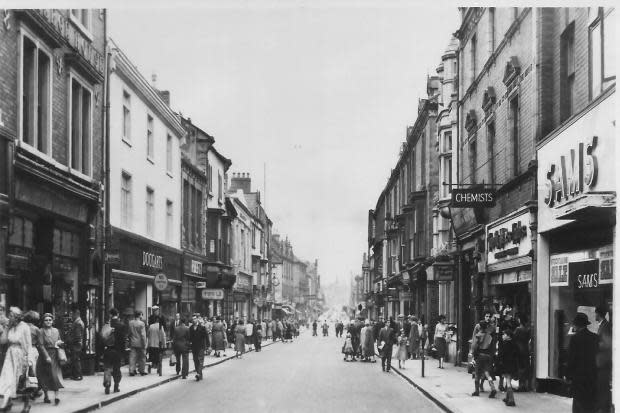 A 1960 postcard of a very busy Newgate Street in 1960, from Tom Hutchinson