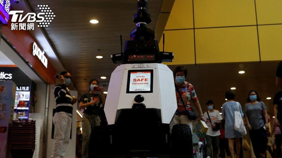 機器人於新加坡為期三週「試監督」。（圖／達志影像路透社）