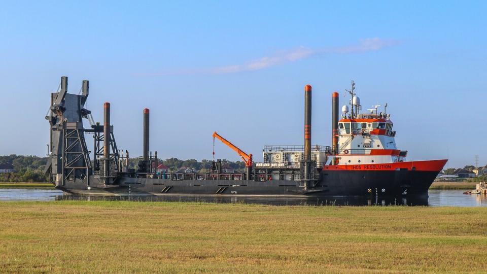 美軍租用、改裝船隻「決議號」，將成為海軍陸戰隊中型登陸艦建造的原型、測試船。   圖：翻攝US Marine Cor