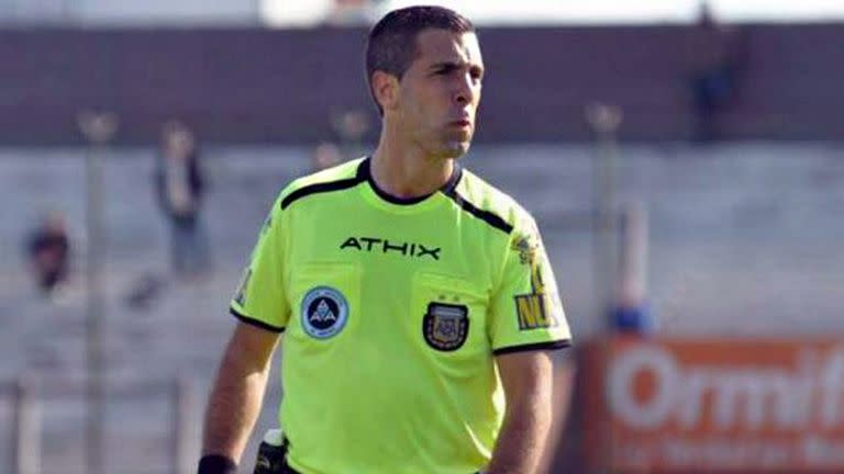 Hernán Mastrángelo, en Avellaneda para un caliente Independiente vs. Racing.