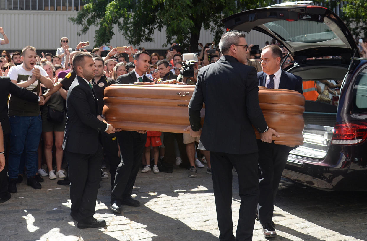 The coffin with the remains of Spanish football player Jose Antonio Reyes arrives for the wake at the Ramon Sanchez Pizjuan stadium in Seville on June 2, 2019. - Former Arsenal, Real Madrid and Spain forward, Jose Antonio Reyes, 35, was killed in a car crash yesterday. Reyes shot to fame at Sevilla and secured a switch to Arsenal, where he was part of the unbeaten 'Invincibles' 2003-2004 Premier League winners, before spells at Real and Atletico Madrid. (Photo by CRISTINA QUICLER / AFP)        (Photo credit should read CRISTINA QUICLER/AFP/Getty Images)