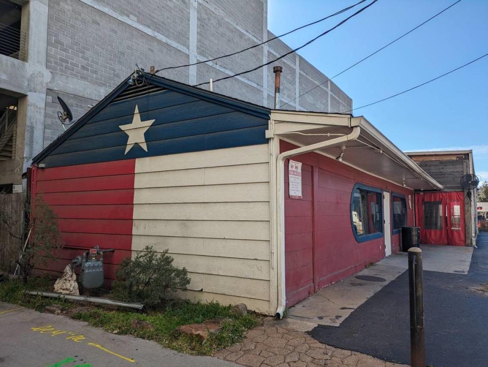 The former Fred’s Texas Cafe at 915 Currie St. on Jan. 30, 2024. The former site of the legendary burger and beer restaurant has been purchased by Younger Partners. The Dallas real estate firm owns the adjacent Artisan Circle development.