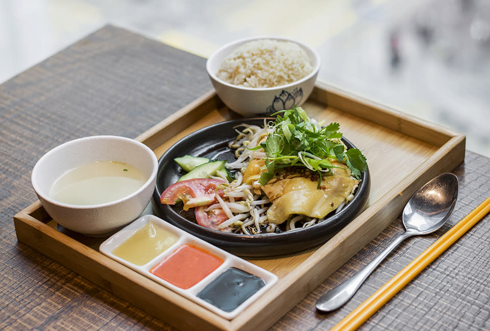 旺角美食│上樓馬拉菜主打砂煲菜式 原隻雞髀砂煲摻摻/藥材香肉骨茶  