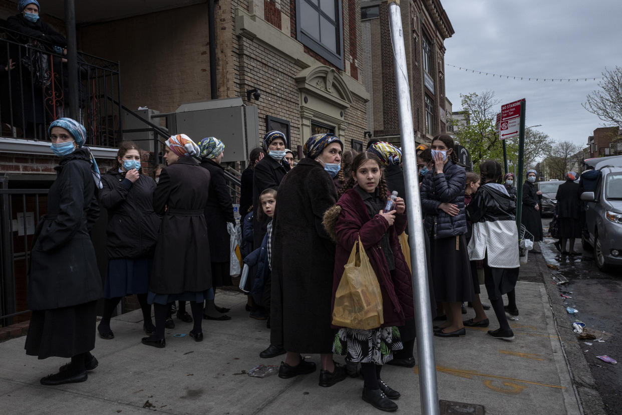 Un funeral en el barrio de Borough Park de Brooklyn, el 29 de abril de 2020. (Jonah Markowitz/The New York Times)