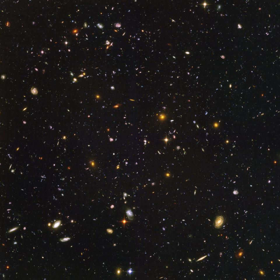 hubble ultra deep field image 10,000 galaxies pinpricks of light
