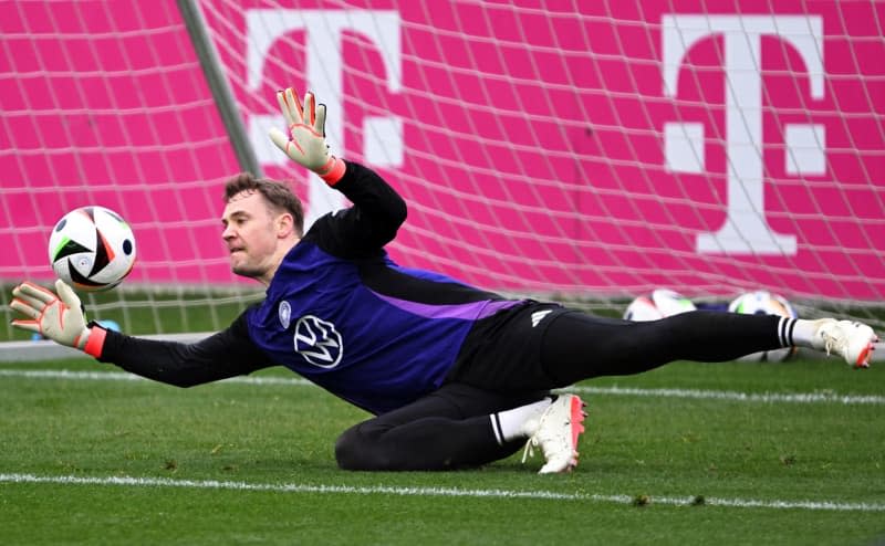Germany goalkeeper Manuel Neuer takes part in a training session for the team at DFB Campus to prepare for the friendly matches against France and Netherlands. Arne Dedert/dpa