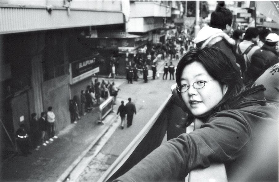 鄧小樺學生時代就開始參與社運，這是2005年末反世貿遊行舊照。（鄧小樺提供）