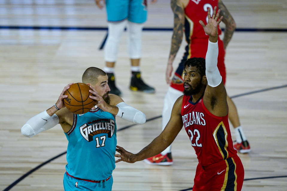 New Orleans Pelicans' Derrick Favors (22) defends Memphis Grizzlies' Jonas Valanciunas (17) during the first half of an NBA basketball game Monday, Aug. 3, 2020 in Lake Buena Vista, Fla. (AP Photo/Ashley Landis, Pool)