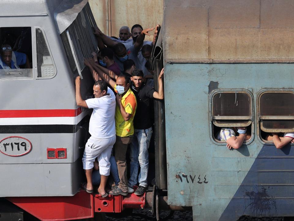 People travel on an overcrowded train, following the outbreak of the coronavirus disease (COVID-19), in Cairo, Egypt, July 9, 2020. REUTERS/Mohamed Abd El Ghany