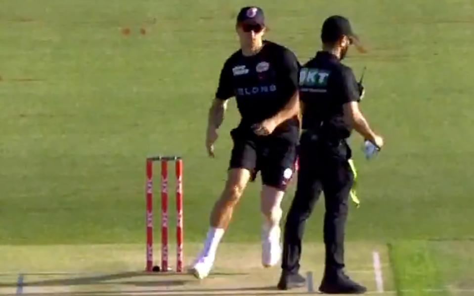 Tom Curran appears to run in the direction of the umpire during the warm-up for a Big Bash match - Watch: Moment Tom Curran intimidated umpire that led to four-match ban