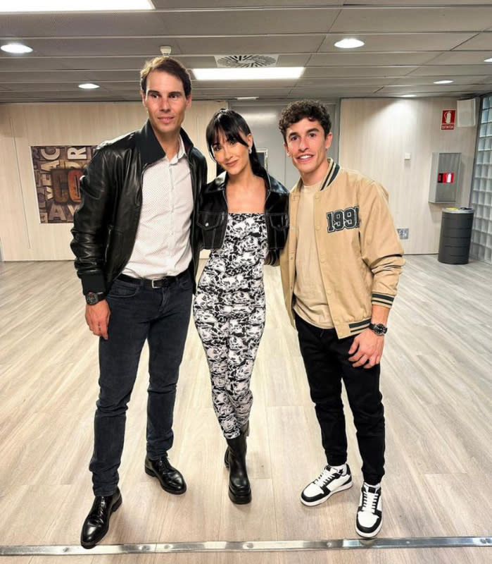 Rafa Nadal y Marc Márquez junto a Aitana en su concierto