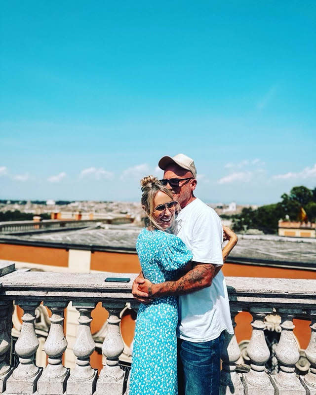 Tish Cyrus junto a Dominic Purcell