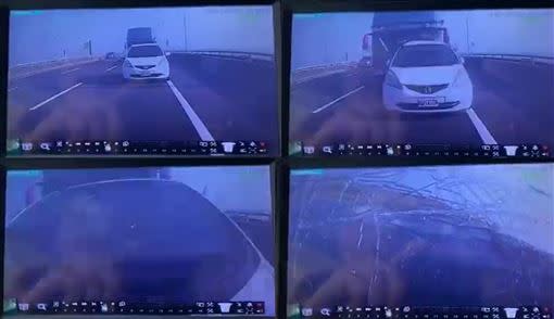 拖板車後方行車紀錄器拍下車禍撞擊瞬間。（圖／翻攝畫面）