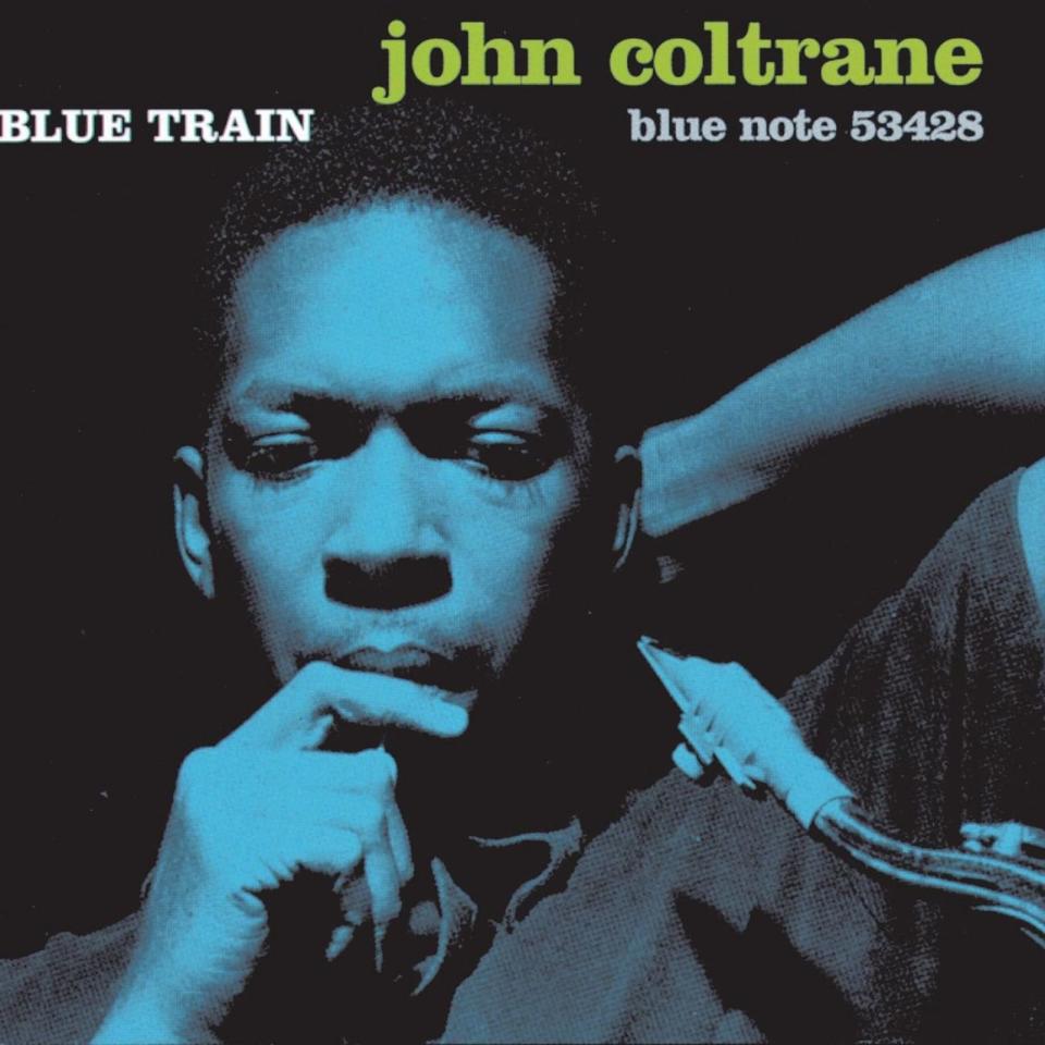 Der aus Berlin stammende Fotograf Francis Wolff definierte den visuellen Stil von Jazz auf geschmackvollste Weise. Seine schön-schlichten Plattencover-Designs für das Label Blue Note Records ergeben einen Bilderreigen moderner Grafik-Kunst, hier am Beispiel des John-Coltrane-Albums "Blue Train" (1958). (Bild: Blue Note)