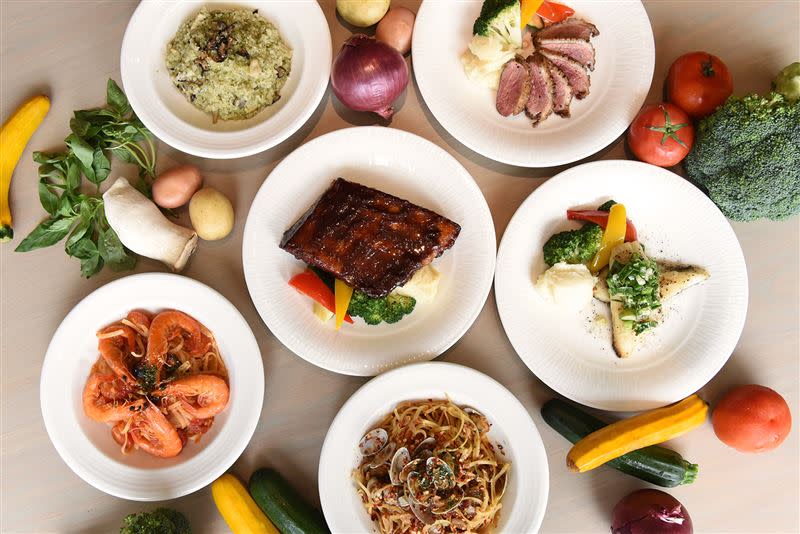 新板希爾頓3樓的「悅∙市集全日餐廳」推出新型態的半自助餐型態。（圖／業者提供）
