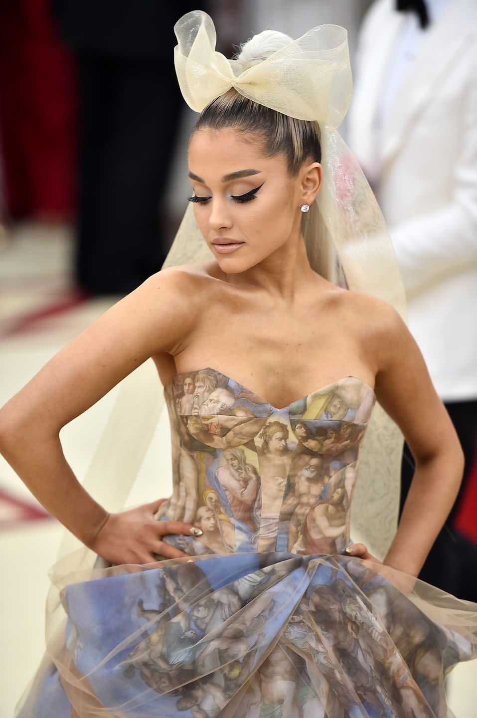 heavenly bodies fashion the catholic imagination costume institute gala