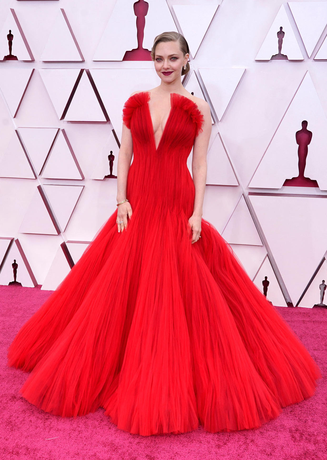 Amanda Seyfried Oscars red carpet 2021 (CHRIS PIZZELLO / AFP - Getty Images)