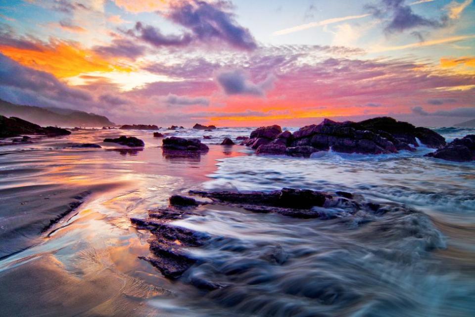 Taiwan Northeast Coast Day Tour from Taipei: Bitou Cape, Nanya Rock, and Cape Santiago Lighthouse. (Photo: KKday SG)